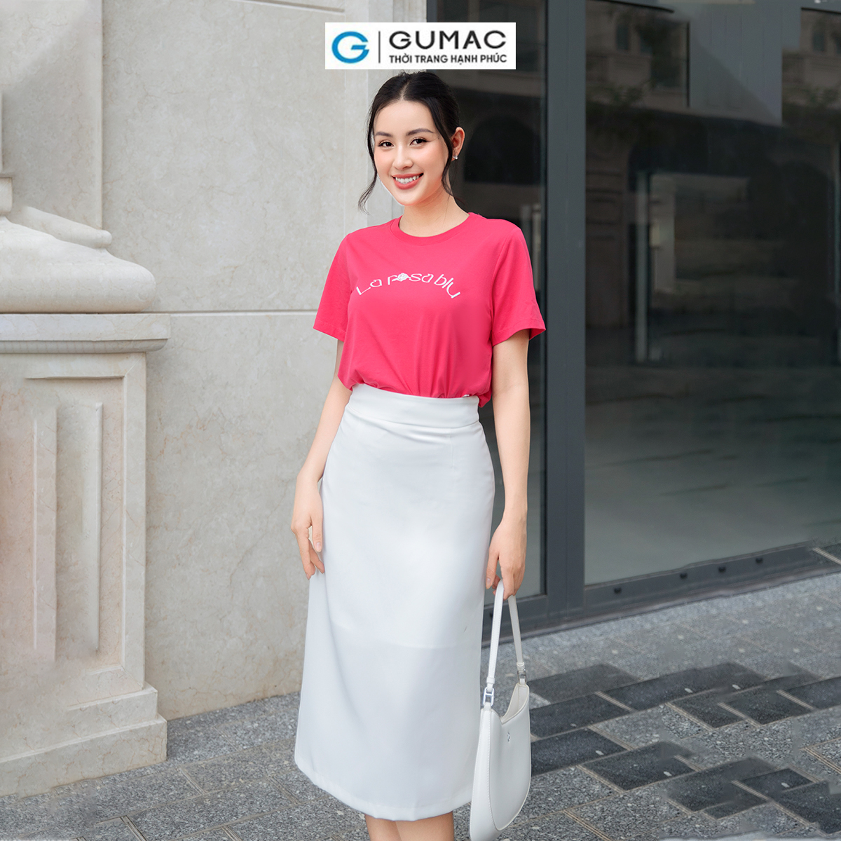 [Chỉ 23.11 - Voucher 30% cho đơn 250K] Áo thun nữ cổ tròn GUMAC ATD09033 tay ngắn có in phồng chữ thanh lịch, tinh tế