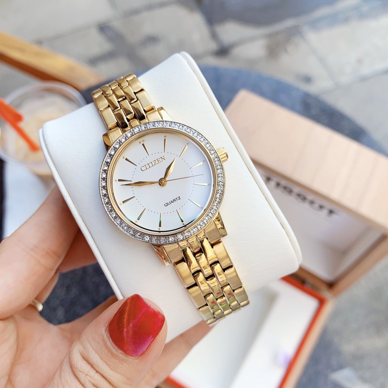 Đồng hồ nữ citizen el3042-84a mặt trắngviền pha lê-máy pin quartz-dây kim loại mạ vàng cao cấp-size 31mm