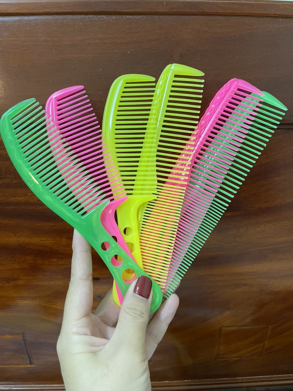 Combo 4 cái lược nhựa chải tóc 2 loại