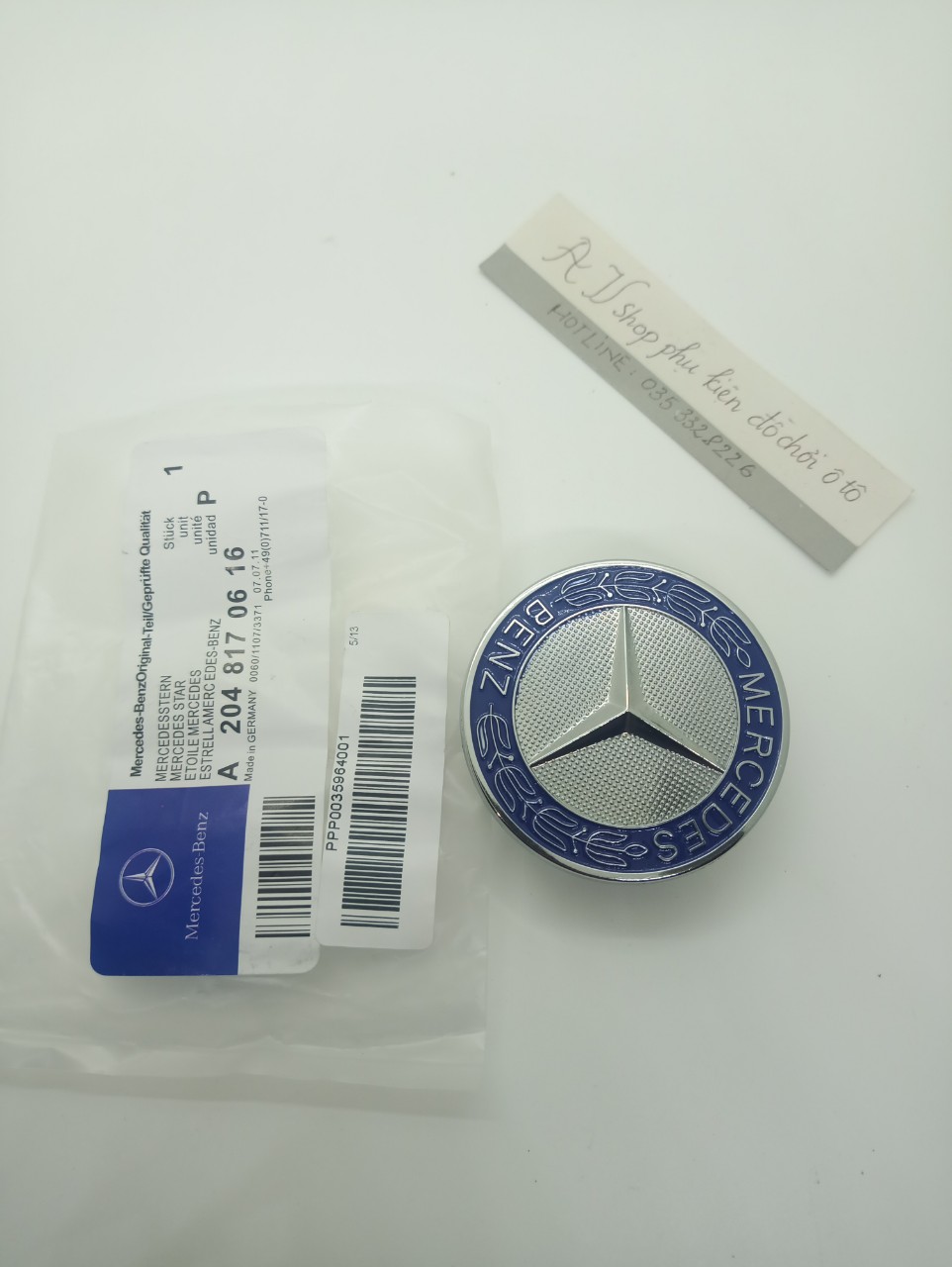 Logo nắp capo đầu xe ô tô Mercedes màu xanh