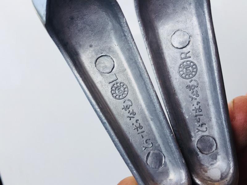 Gác chân cá xấu bật bi cho xe máy honda