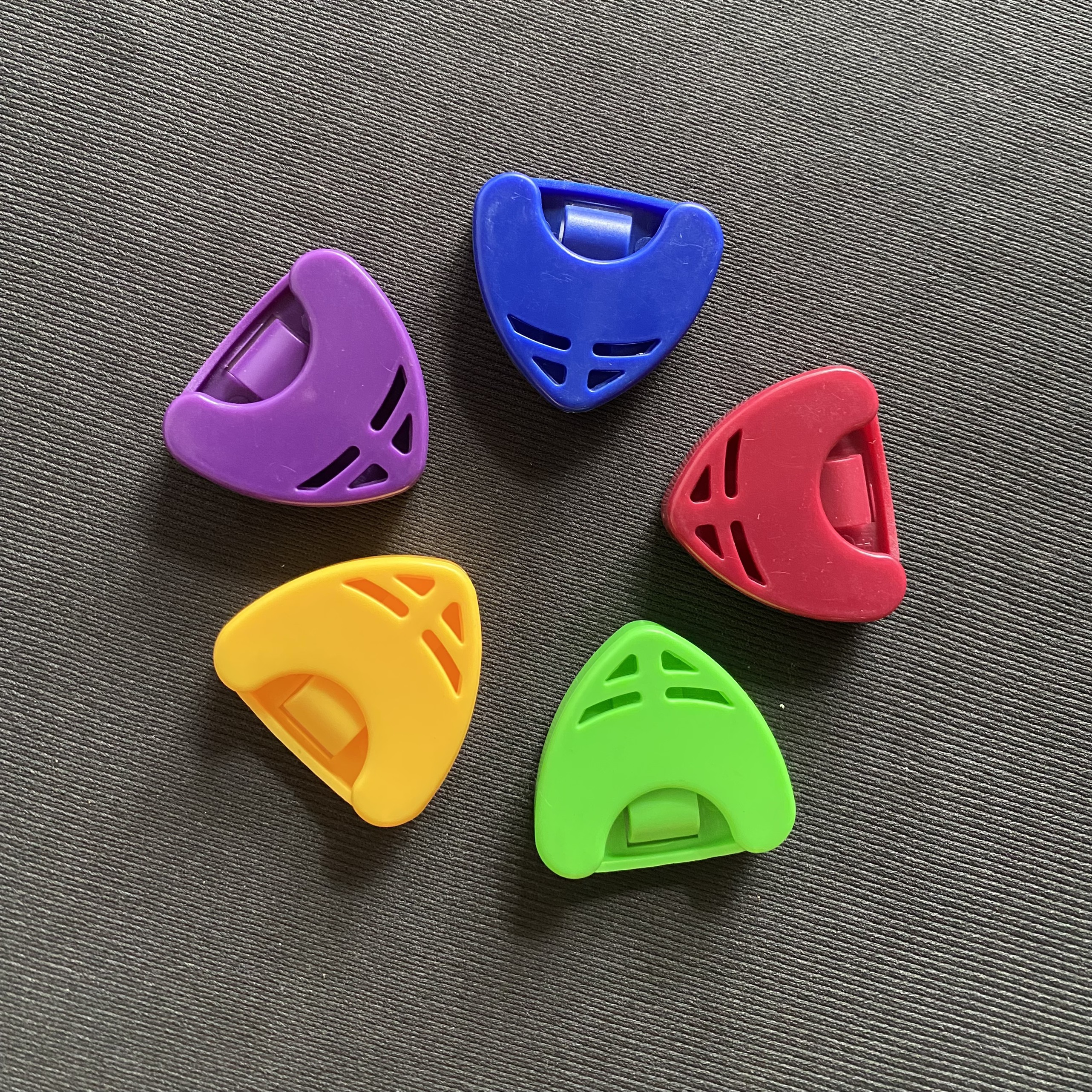 Hộp Đựng Pick Gảy Guitar Vines A010A - Giá Tốt - Chất Lượng Tốt - Màu Ngẫu Nhiên