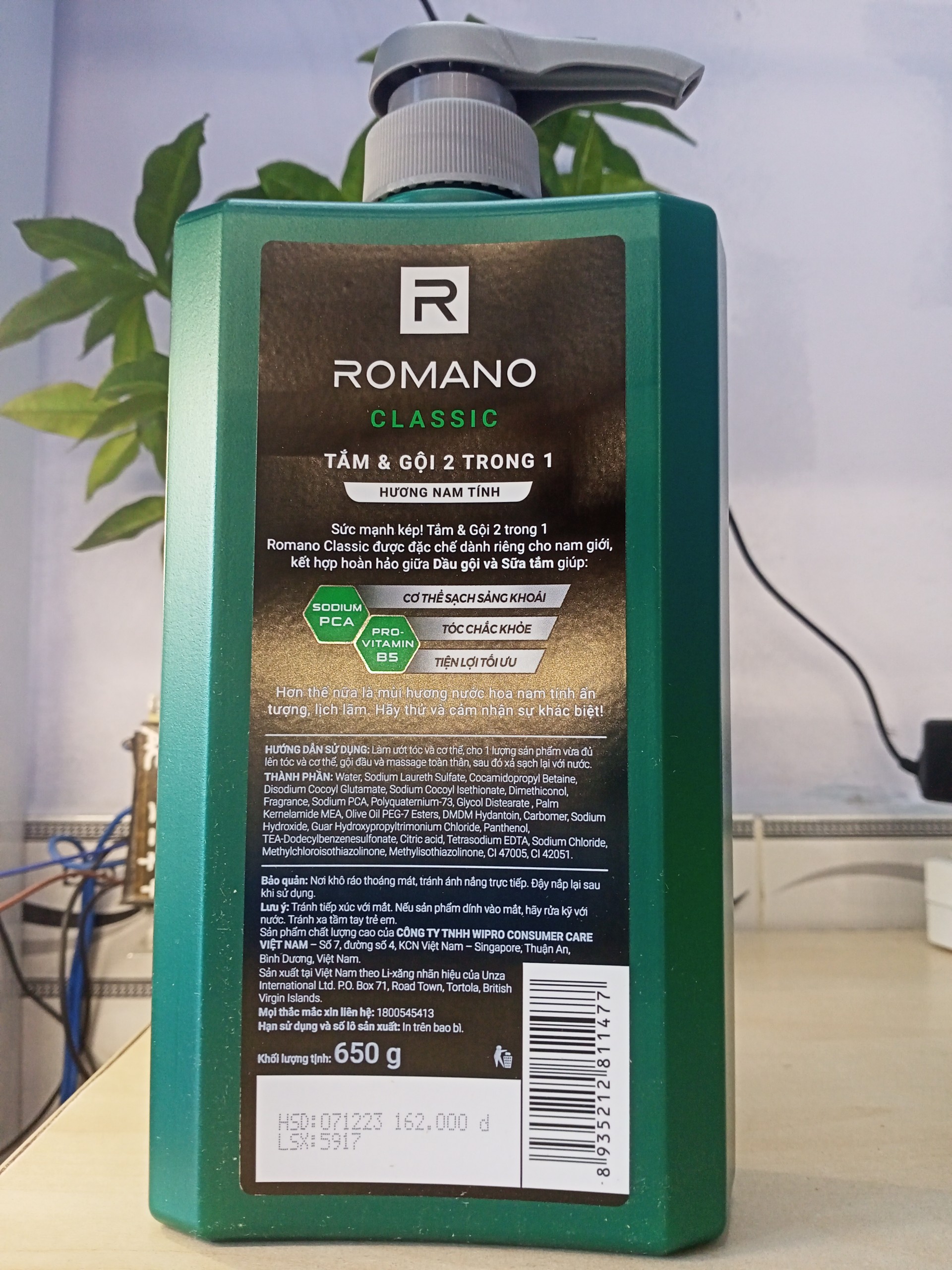 Sữa tắm gội Romano 2 in 1 650g