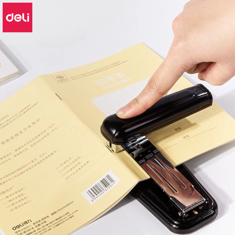 Dập ghim xoay chiều 25 trang DELI - Trắng/Đen/Xanh dương - 1 cái - E0414