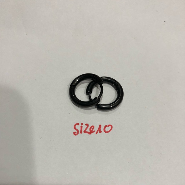 Khuyên tai tròn màu đen size 10 bán lẻ:25k/chiếc