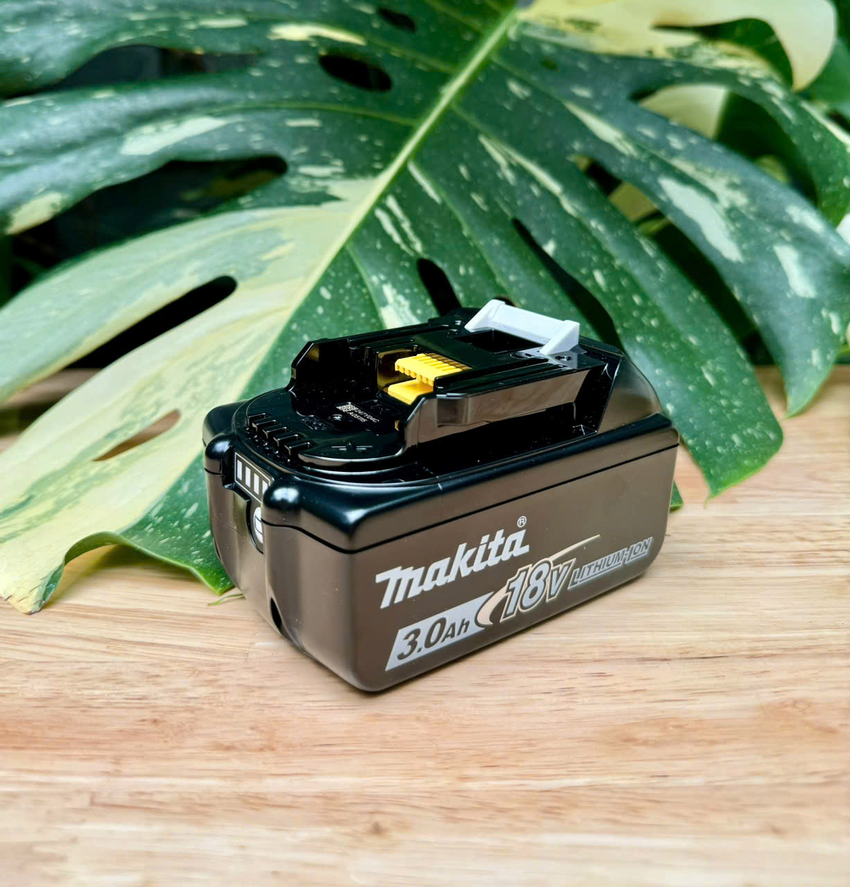 BN. Pin Makita BL1830B 18V/3.0Ah.