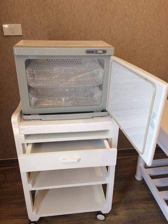 Tủ Hấp Khăn Có Kính 23A - Tủ Hấp Khăn 23A Dùng Cho Spa Có Kính (Có Đèn UV Diệt Khuẩn)
