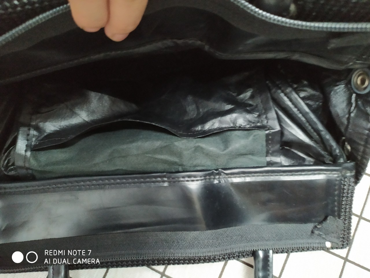 Túi màu đen nhỏ , secondhand , hàng si phối da