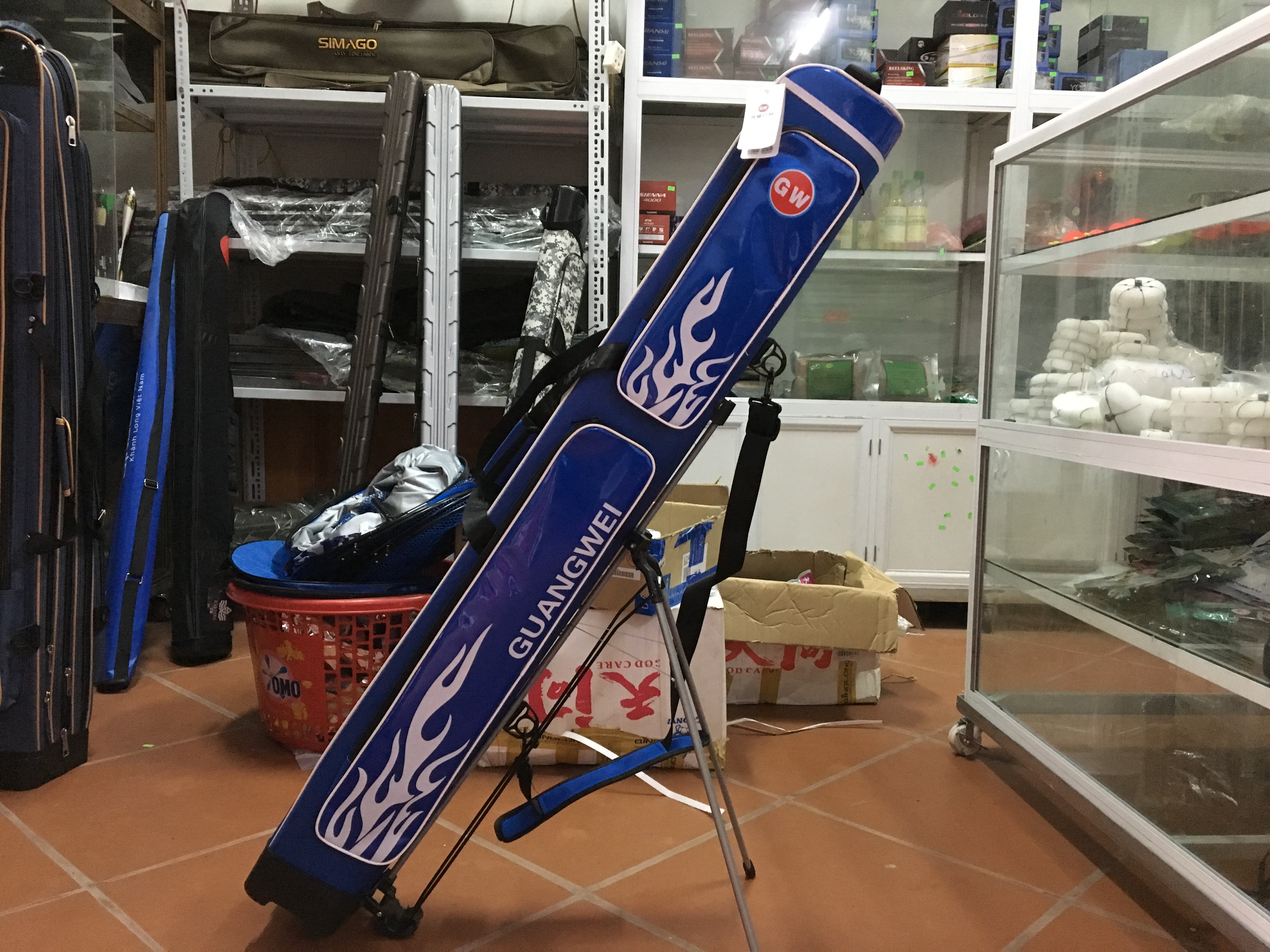 Túi hộp có chân chống chính hãng GW dài 1,25m 3 ngăn chính, 2 ngăn phụ thích hợp đựng đồ câu đài, câu lục