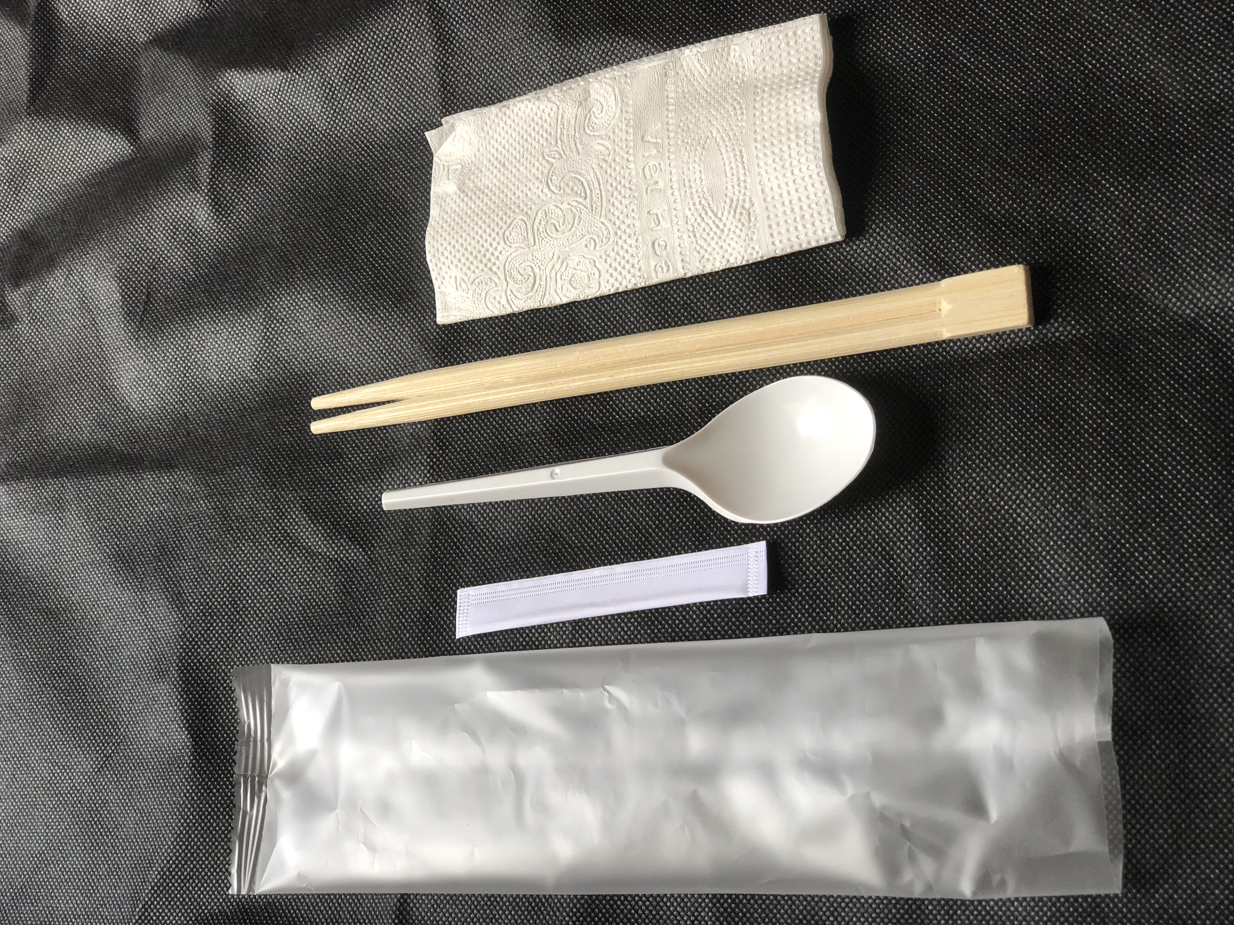 100 Bộ đồ ăn dùng một lần MUỖNG TRẮNG ( Đũa + Thìa + Tăm + Giấy ăn )