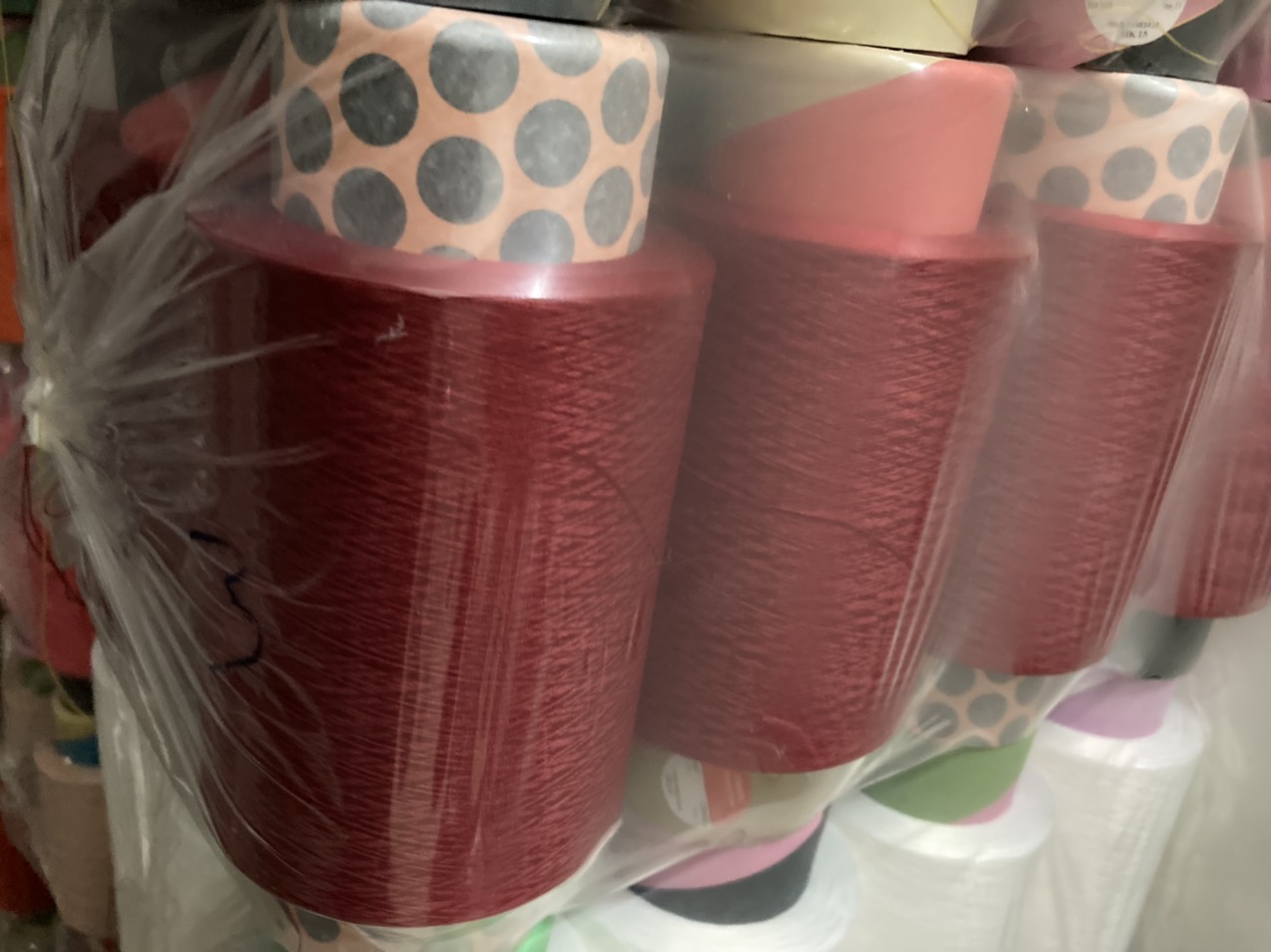 [HCM]Chỉ tơ vắt sổ 150A0 tơ màu (Lốc 6 ống 500g/ống) chất liệu polyester cao cấp có độ bền màu cao không bị tưa chỉ khi may đảm bảo chất lượng