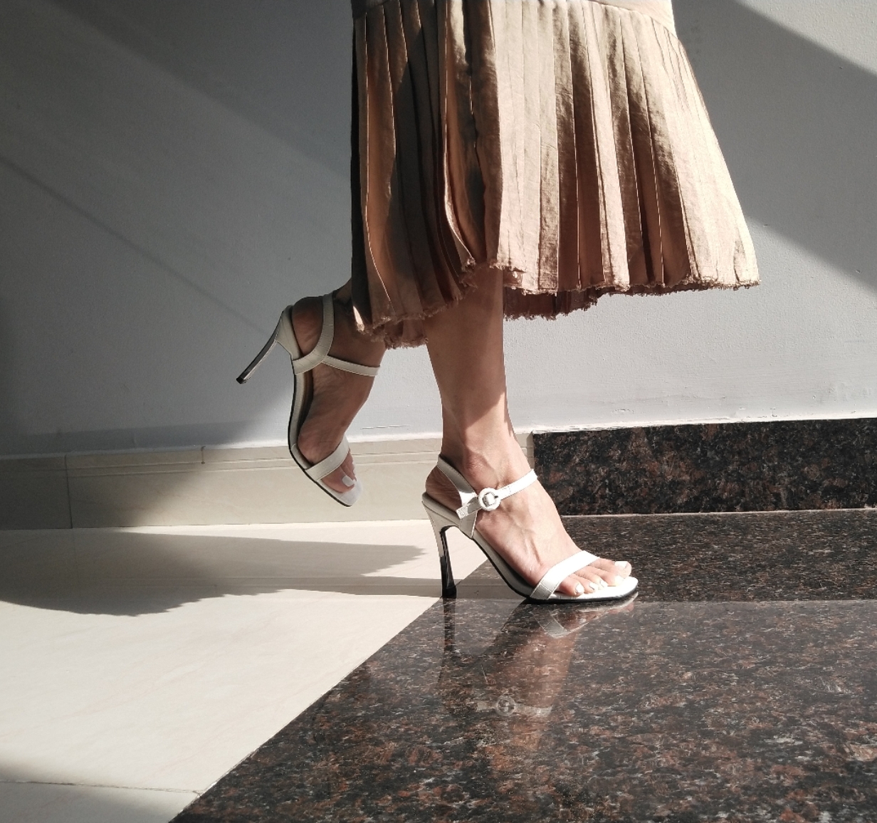 Giày Sandal Gót Nhọn Da Rắn Sulily màu trắng