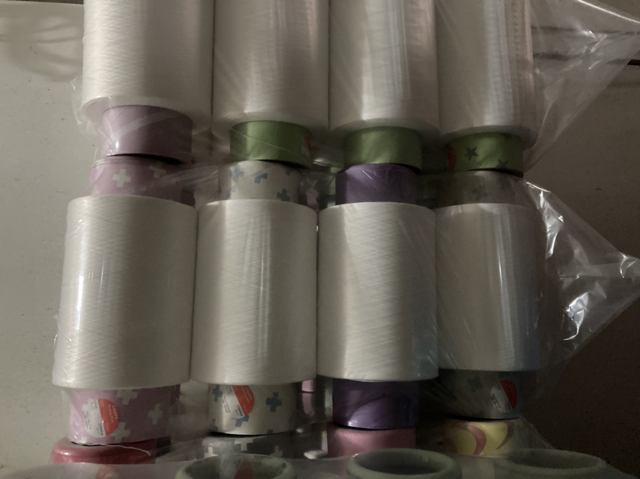 [HCM]Chỉ tơ vắt sổ 150AW (Lốc 6 ống 550g/ống) chất liệu polyester cao cấp có độ bền màu cao không bị tưa chỉ khi may đảm bảo chất lượng