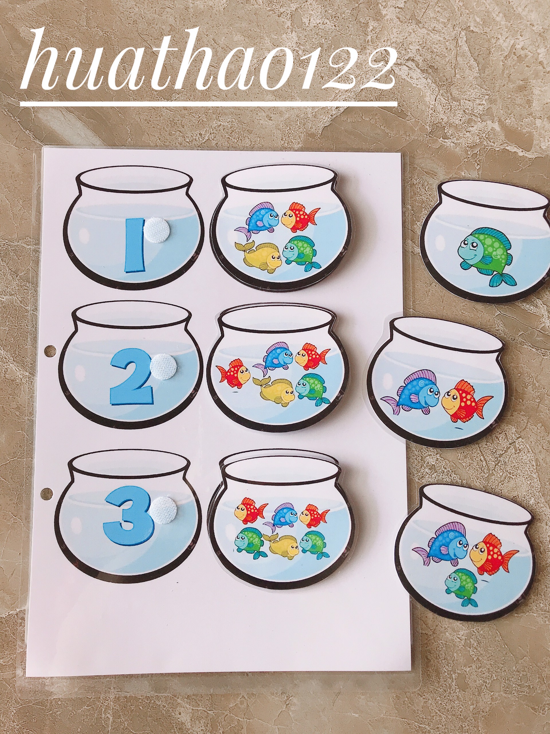 Học liệu cho bé – matching số lượng cá với chữ số thích hợp
