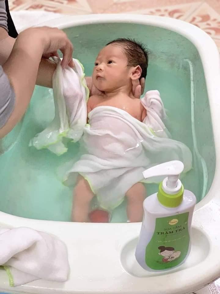 SỮA TẮM TRÀM TRÀ GREENBON CHO BÉ