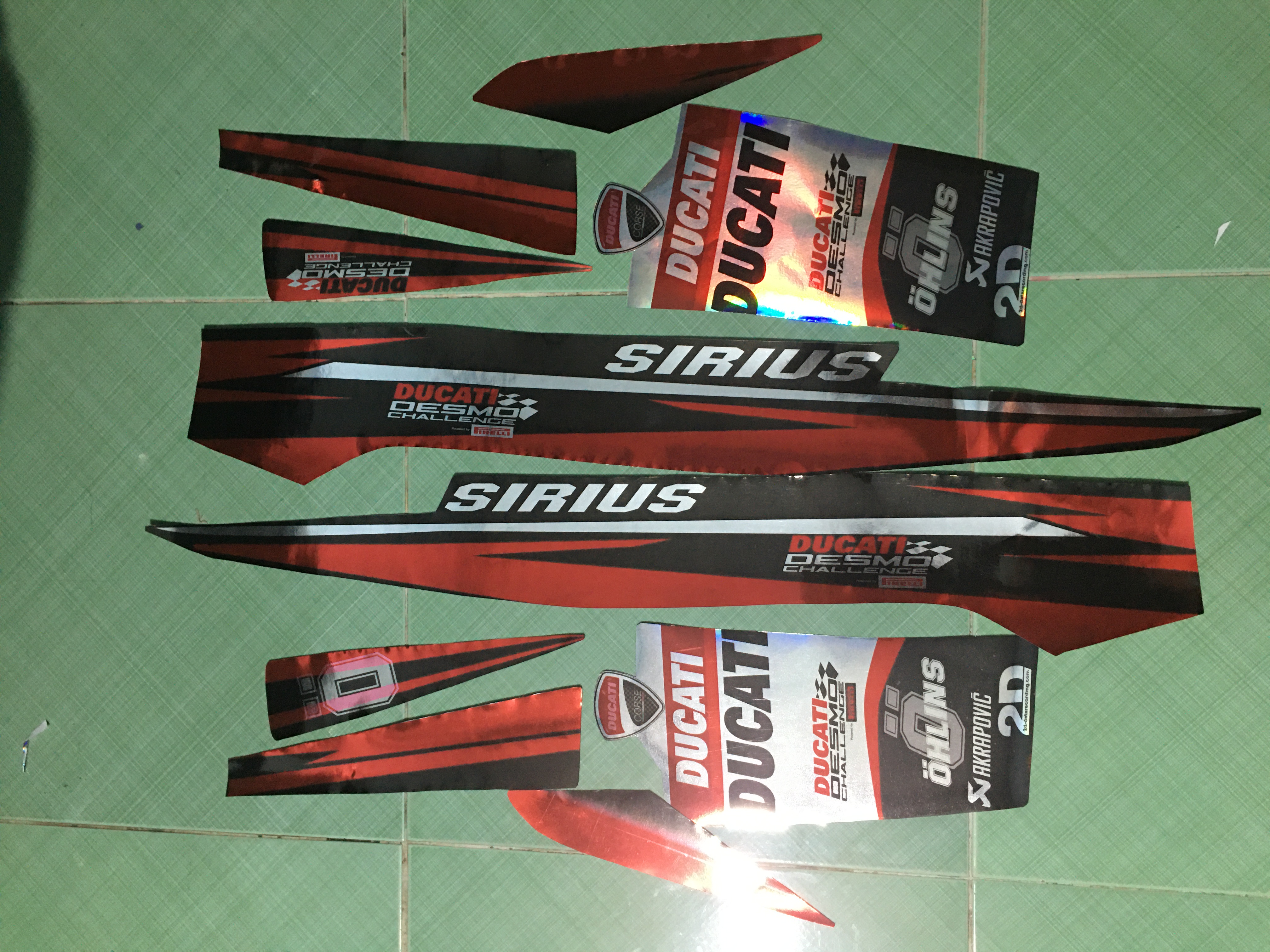 Tem sirius 110 đen bạc crom
