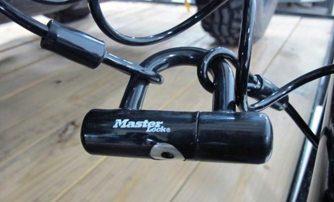 [HCM]Khóa móc Master Lock 93mm 8118 EURDPSF  (Màu Đen)