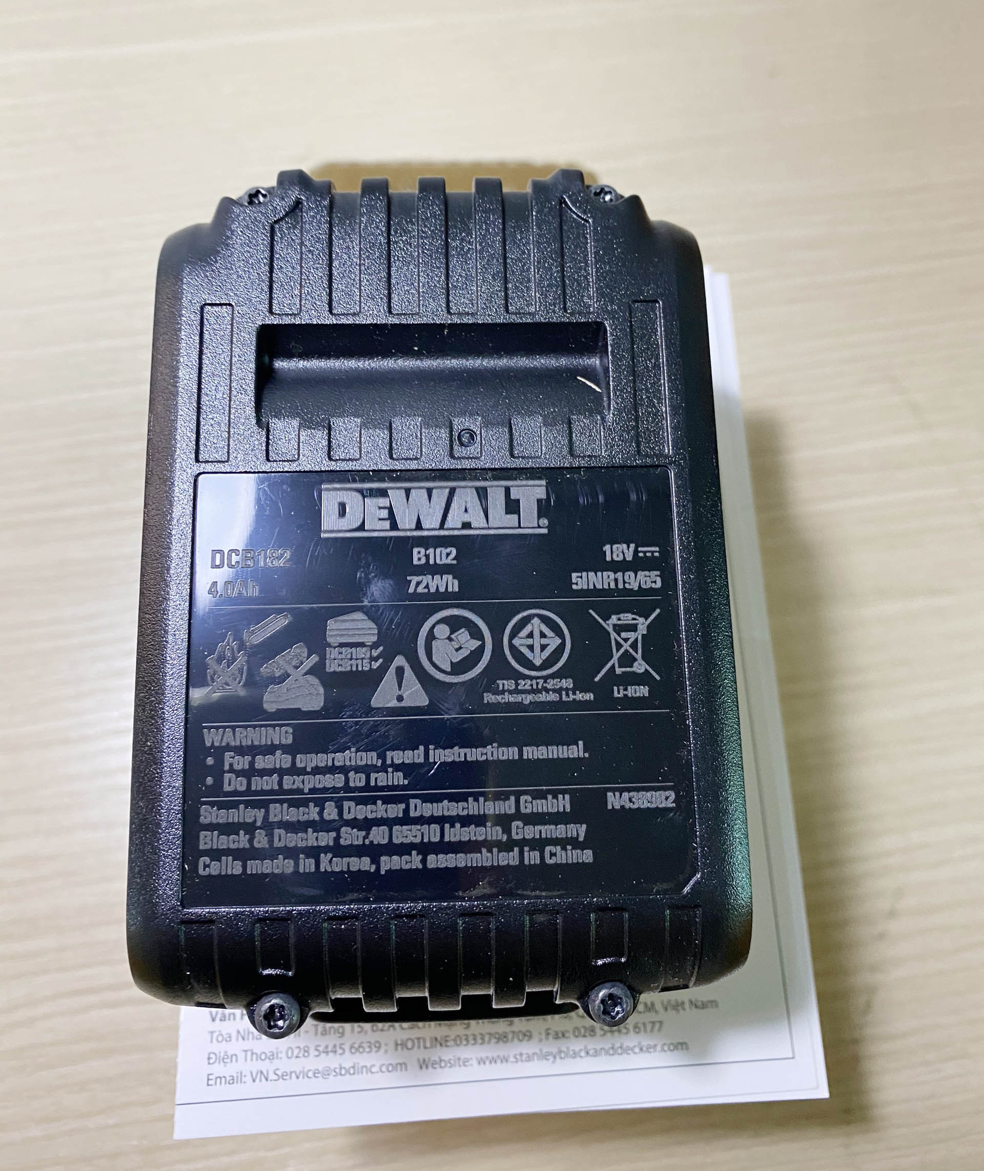 [HCM]Pin Dewalt 4.0Ampe DCB182-B1