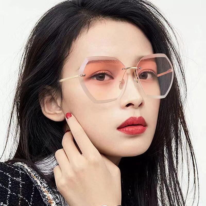 Kính thời trang nữ mắt hot trend sành điệu - Kính mát đi biển chống UV