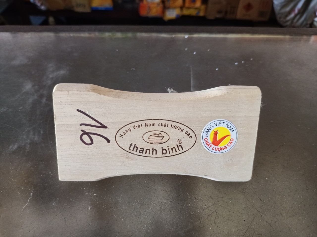 Bàn chải sắt thanh bình cán gỗ