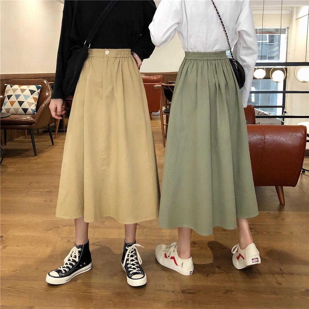 Chân váy dáng xòe phối nút thời trang