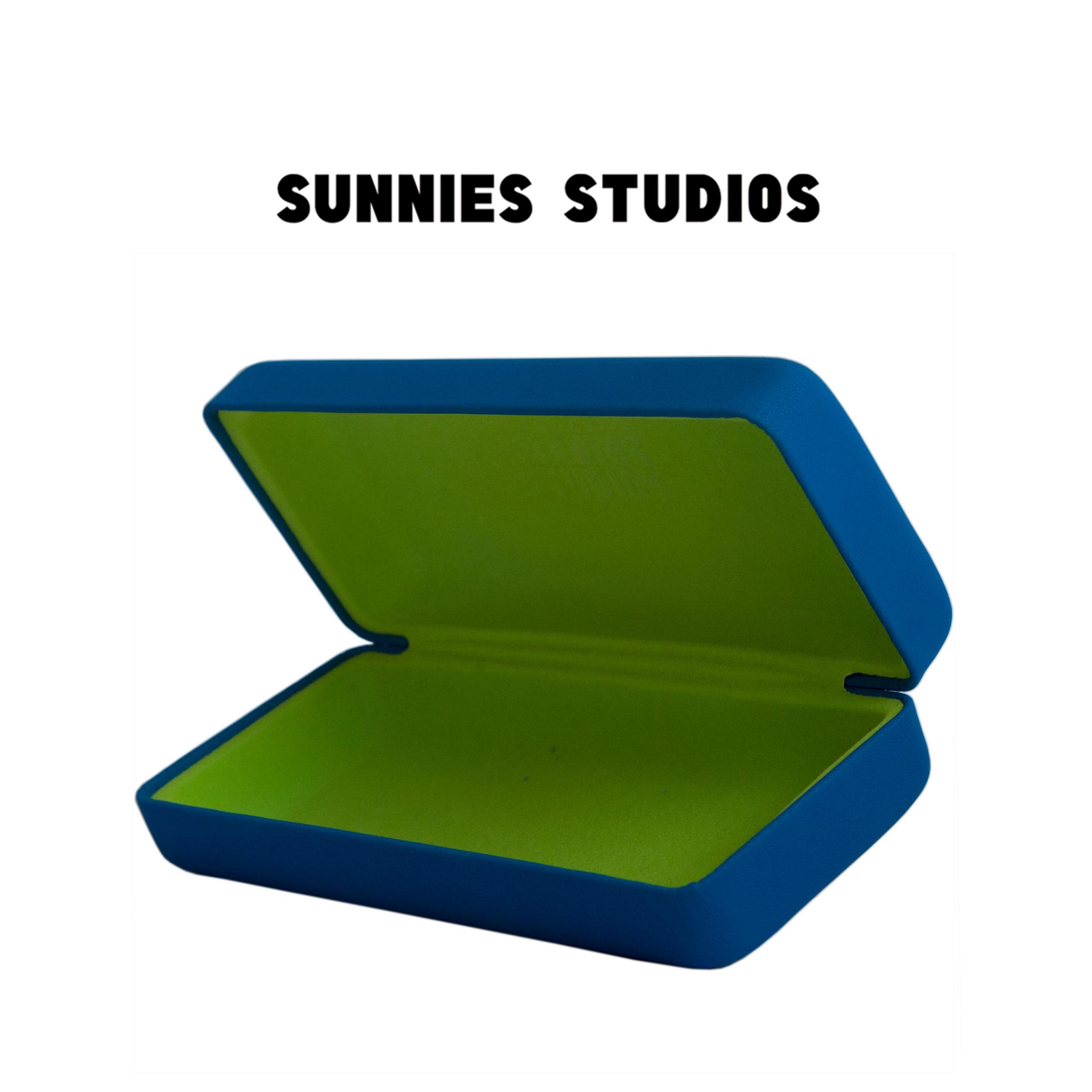 Hộp Kính Xanh Dương Neon Sunnies Studios