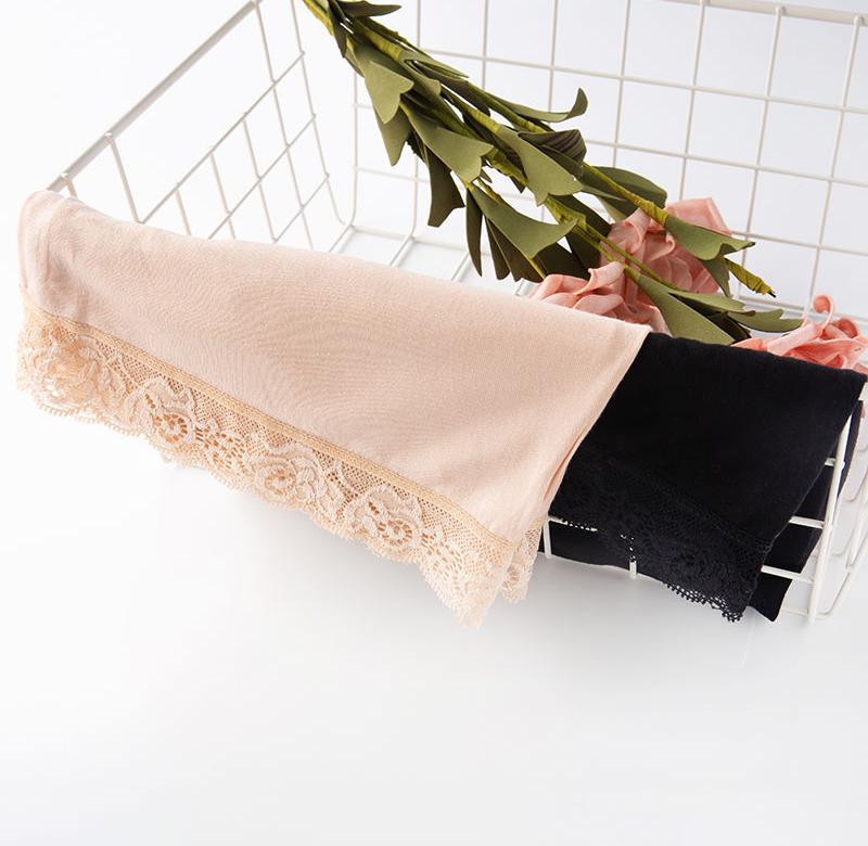 Quần đùi cotton mặc trong váy viền ren