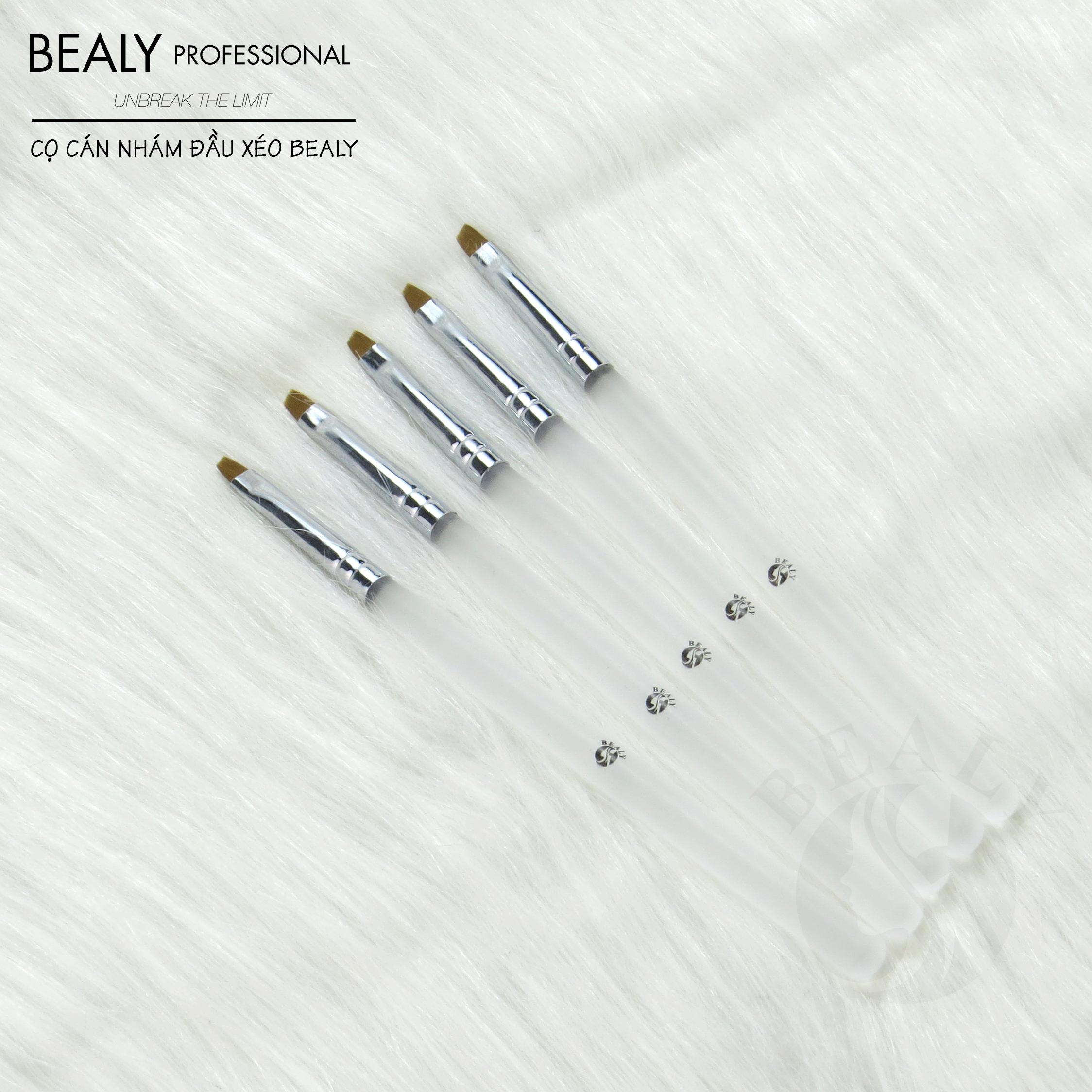 Cọ mắt cán nhám đầu xéo bealy