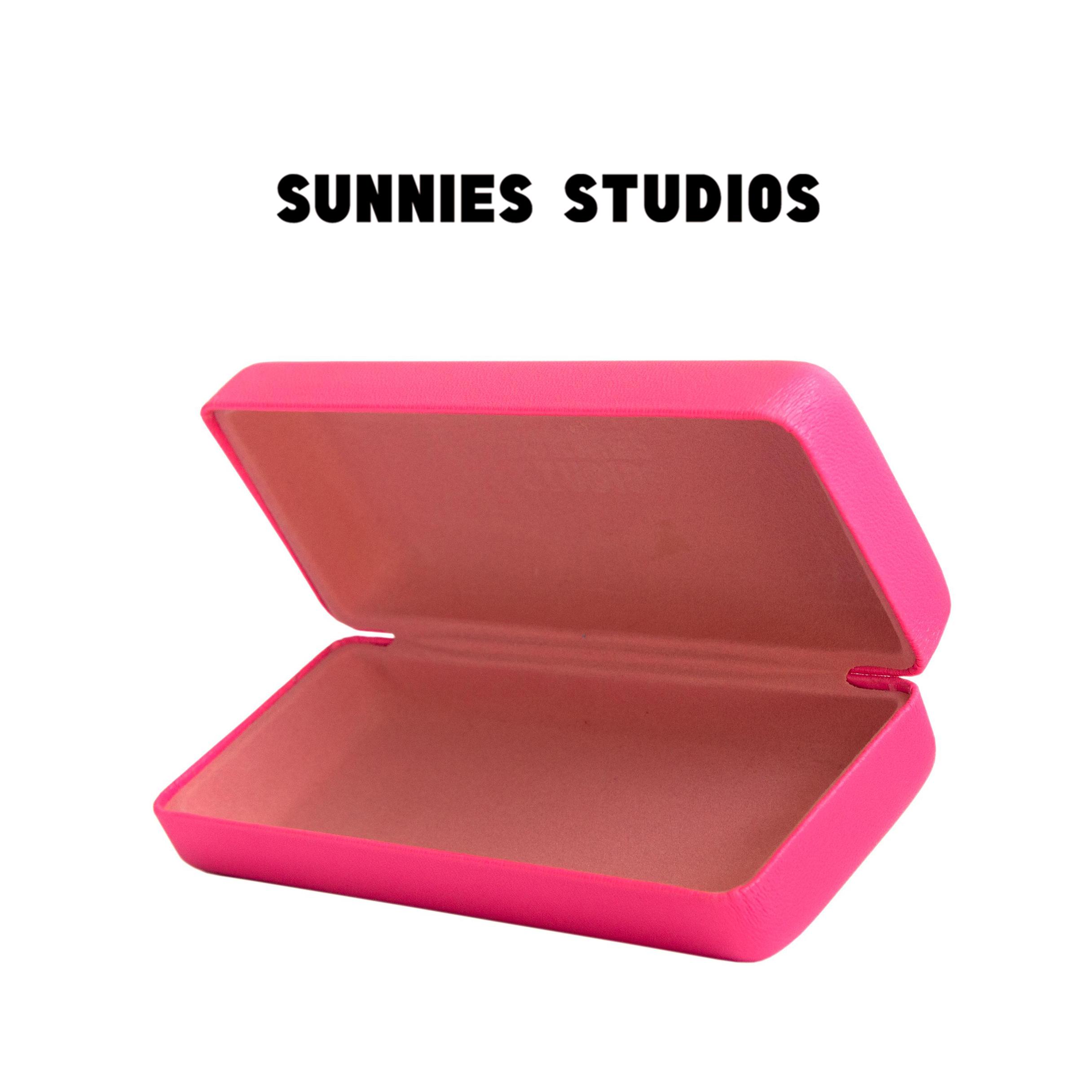 Hộp Kính Hồng Neon Sunnies Studios