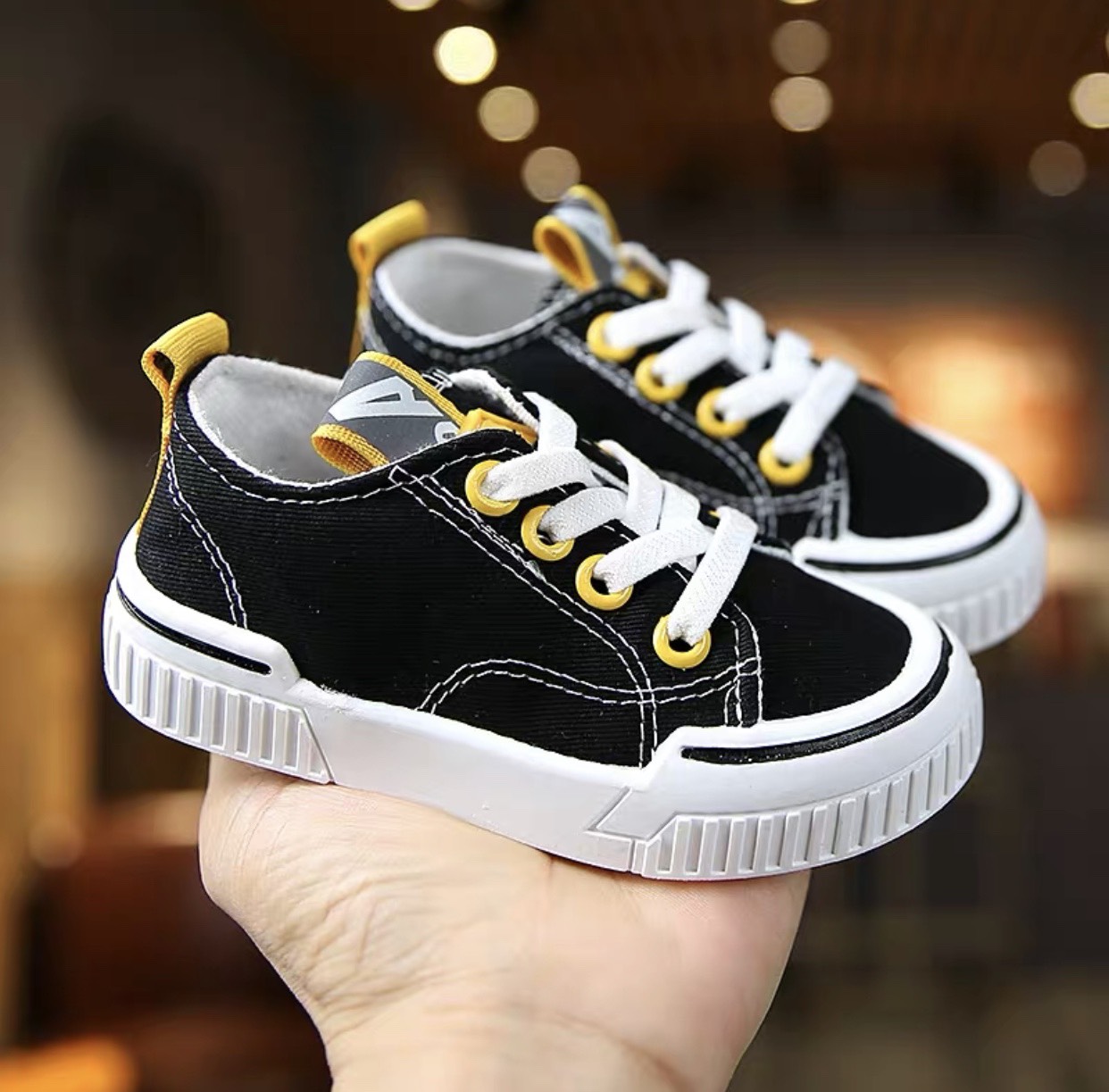Giày Sneaker Vải Cho Bé Trai Bé Gái