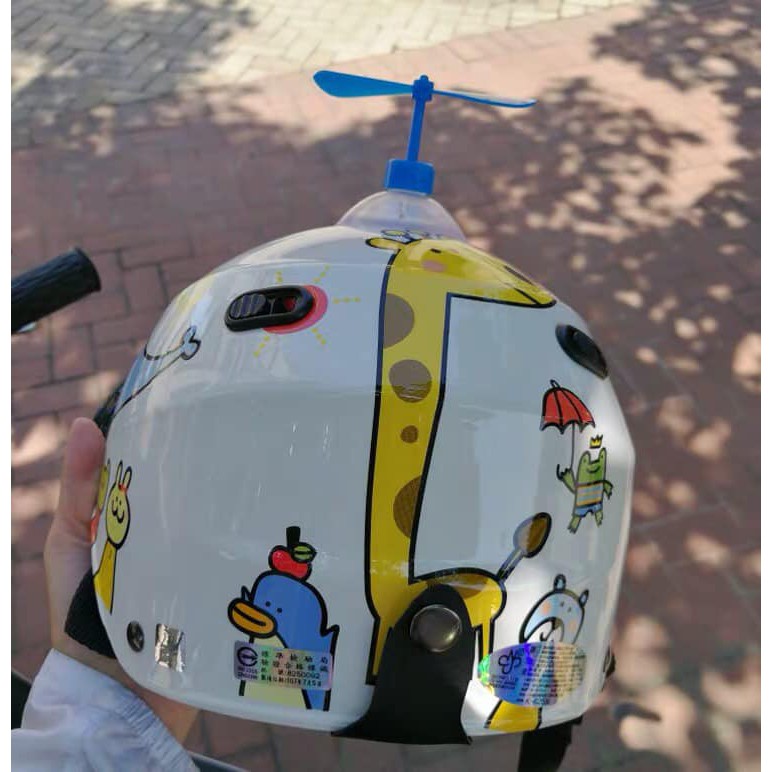 [HCM](12 màu) Chong chóng tre Doraemon gắn xe mũ bảo hiểm