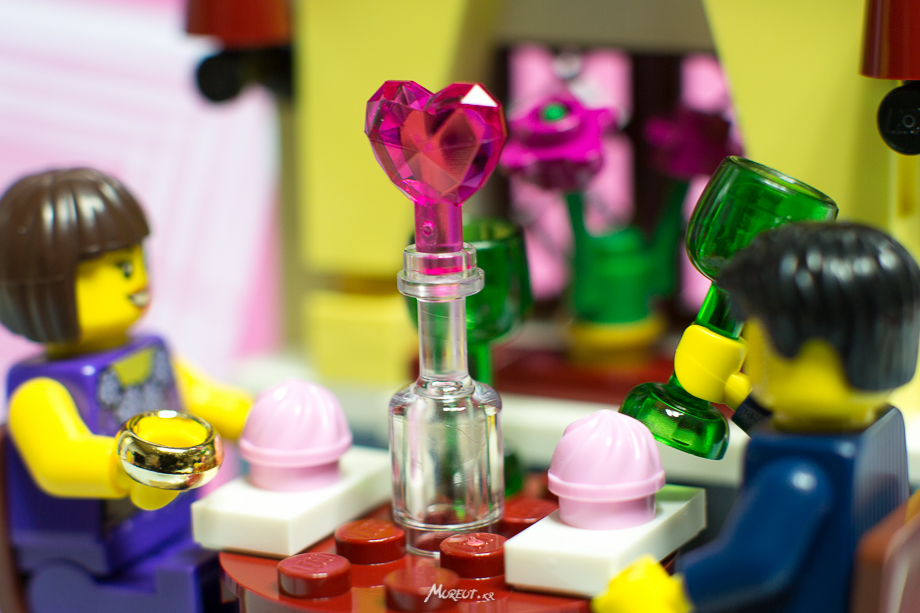 LEGO 40120: Seasonal Valentine's Day Dinner