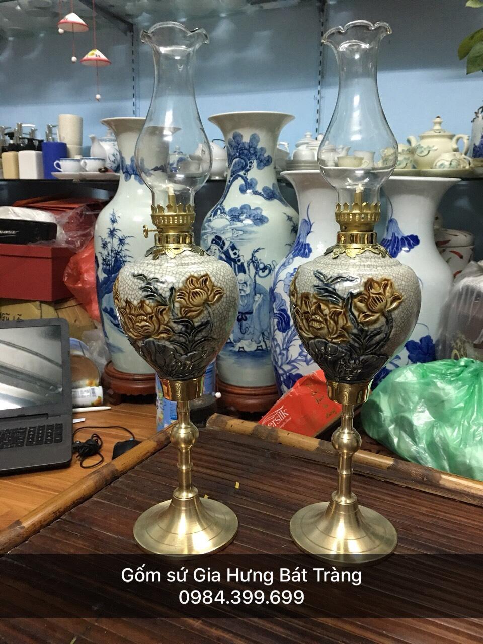 Đèn dầu thờ men rạn khắc sen gốm Gia Hưng Bát Tràng