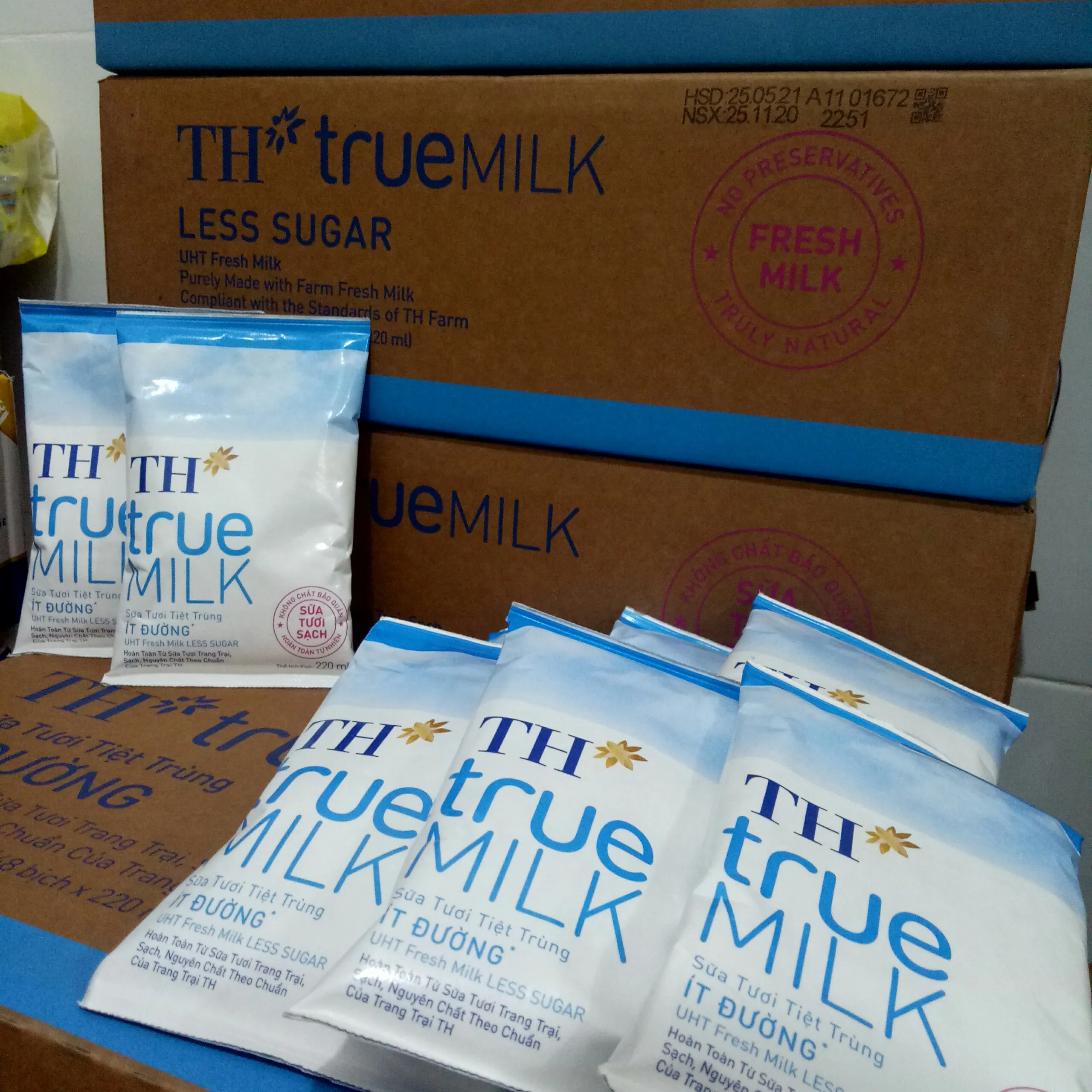 Sữa tươi tiệt trùng TH True milk (bịch) 220ml – thùng 48 bịch