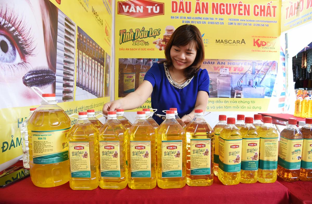 2LIT DẦU LẠC SEN NGHỆ AN (DẬU ĐẬU PHỘNG) NGUYÊN CHẤT