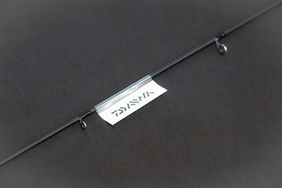 CẦN CÂU LURE MÁY ĐỨNG DAIWA TORNADO
