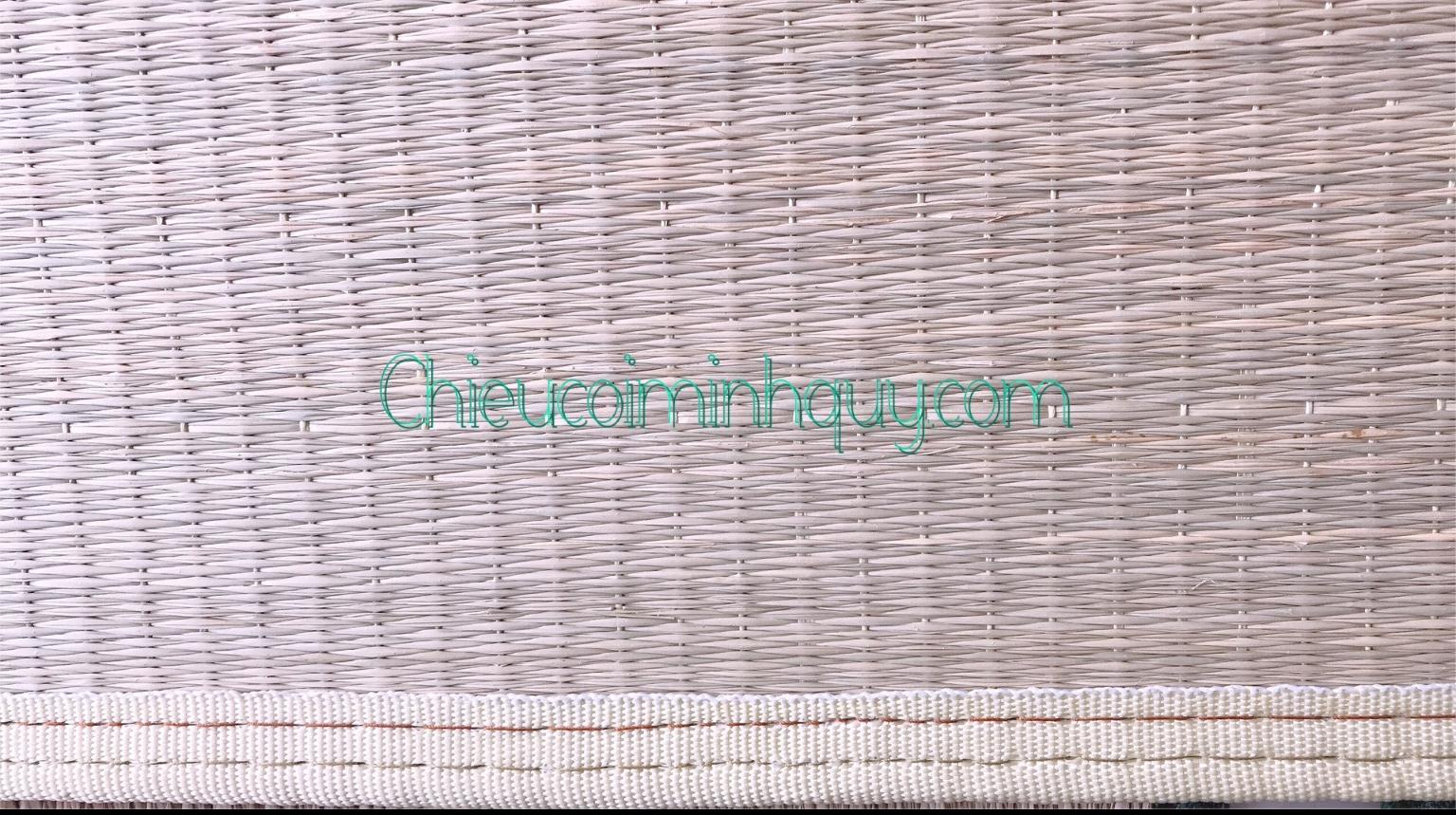 Chiếu cói trắng 1m8x2m bo viền