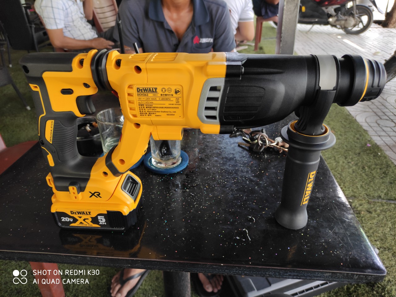 Máy khoan động lực dùng pin Dewalt DCH263M2