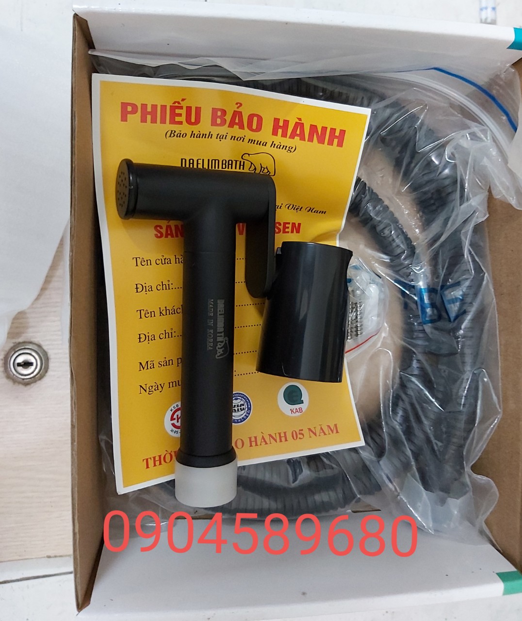 Vòi xịt vệ sinh màu đen Daelim XB007