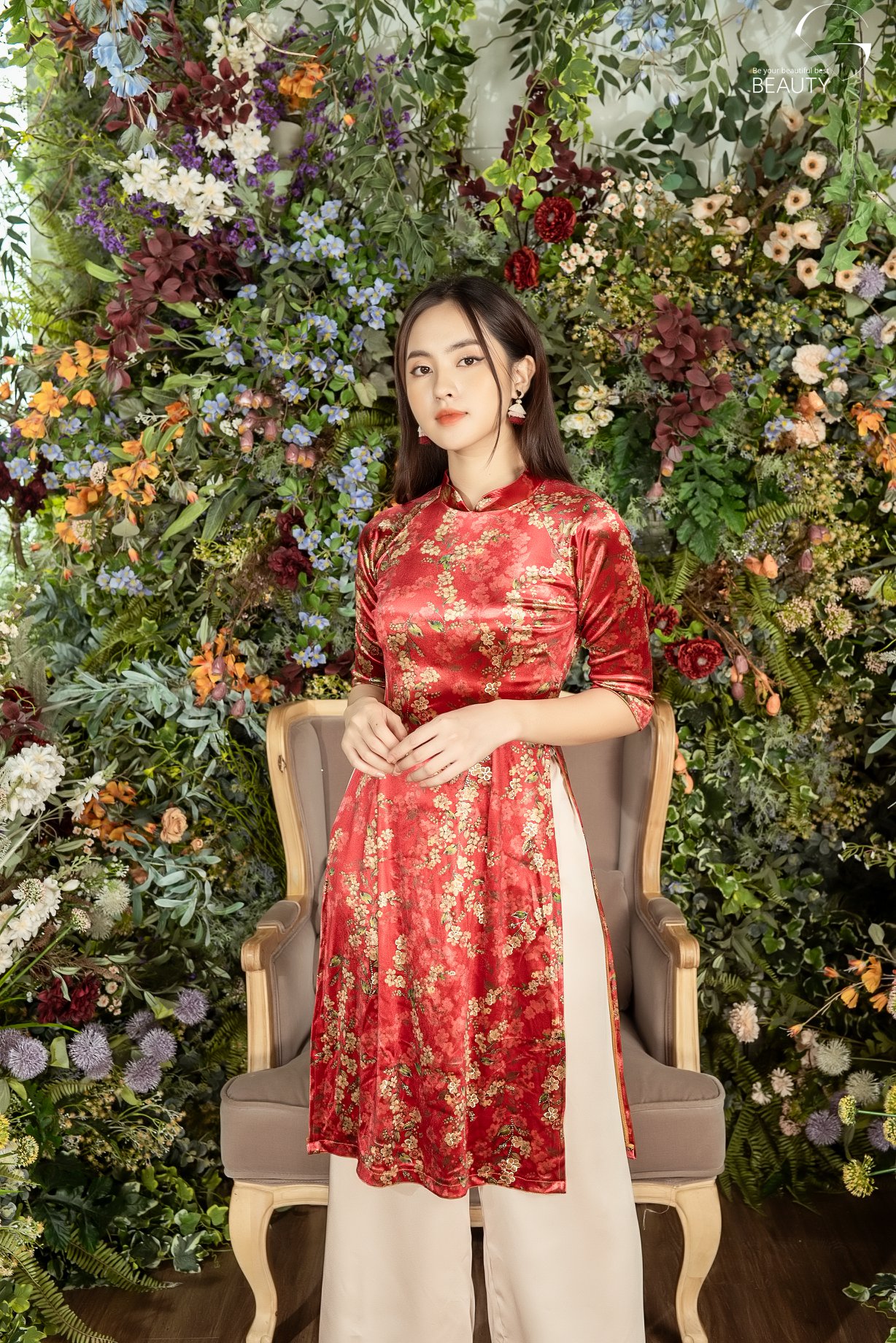 Áo dài cách tân hoa đỏ