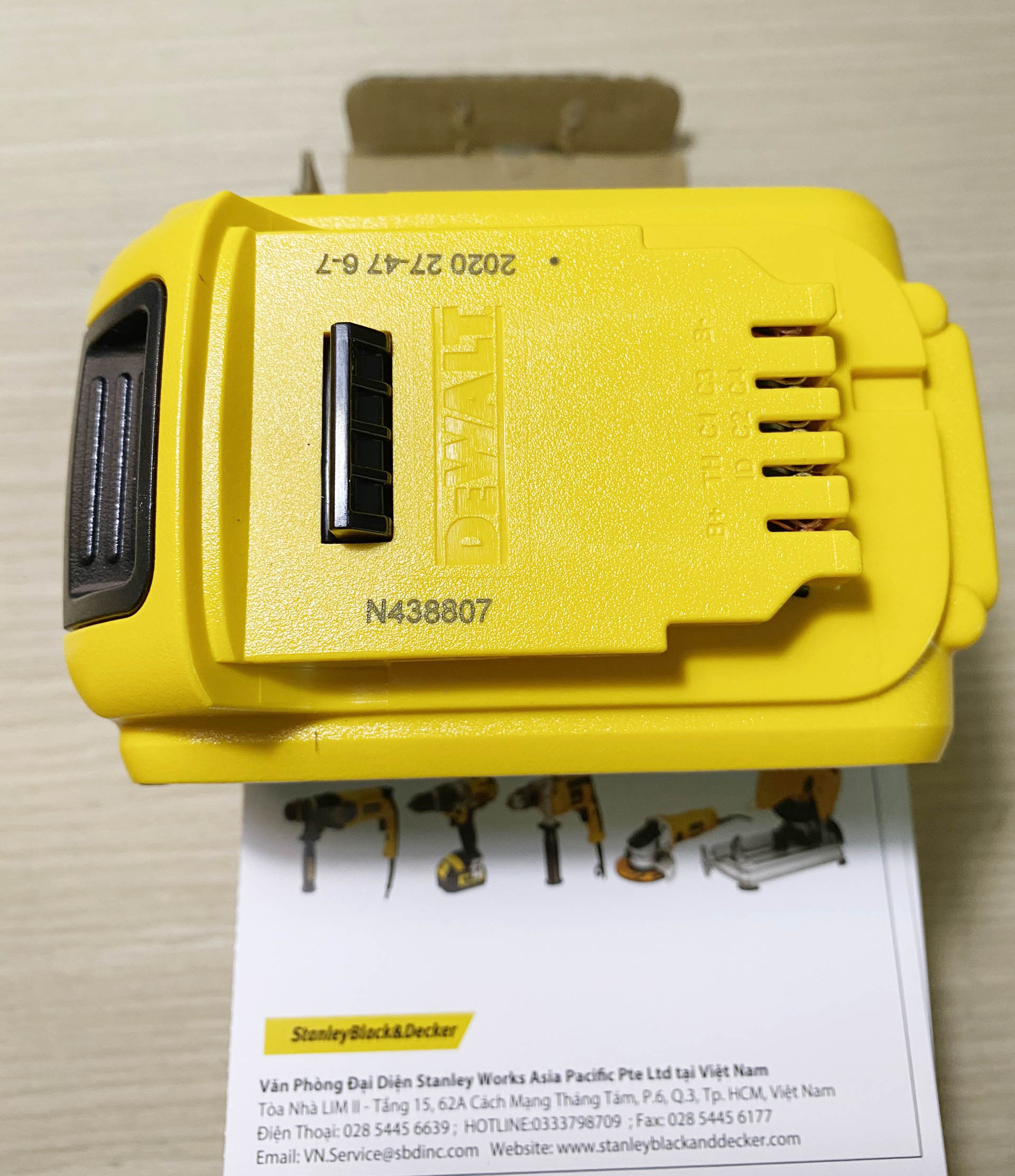 [HCM]Pin Dewalt 4.0Ampe DCB182-B1