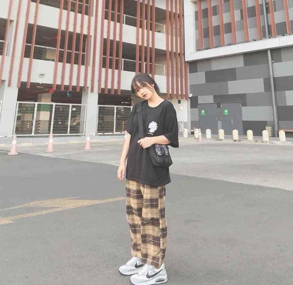 Áo thun tay lỡ form rộng in hoa cúc
