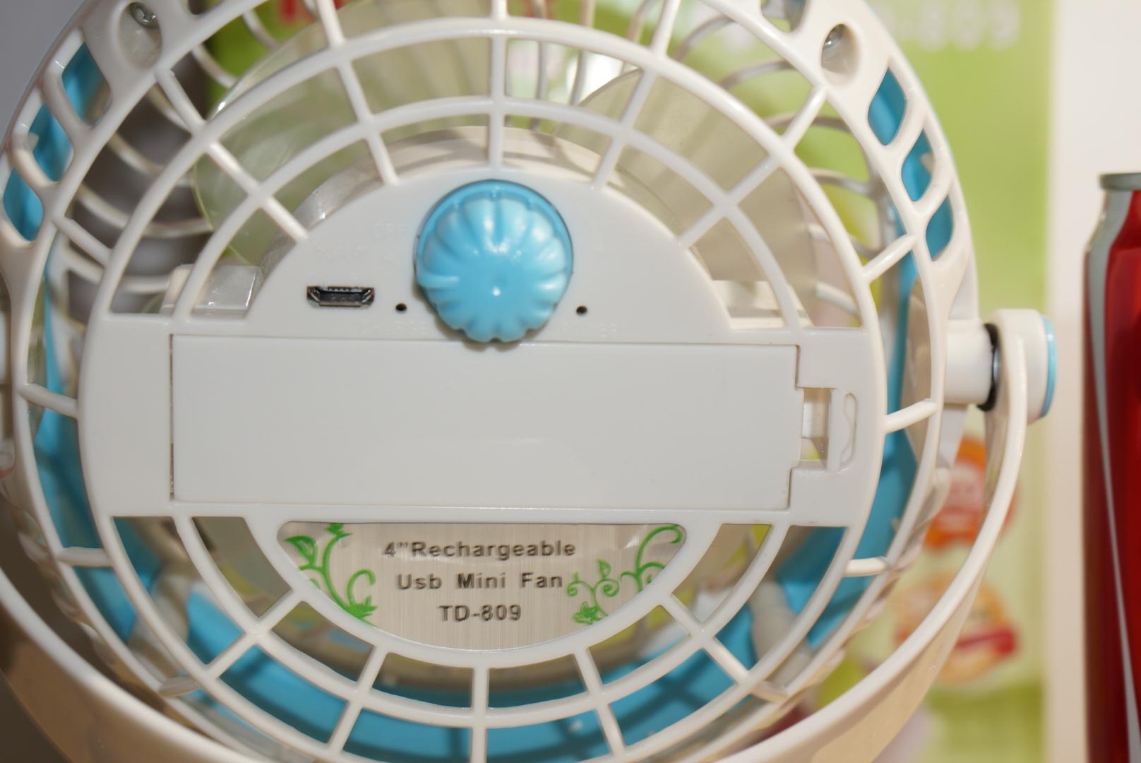 Quạt sạc mini kẹp bàn