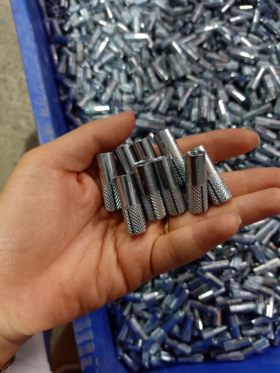 Nở đóng M10 (Tắc kê đóng M10 KD) Hộp 50 cái