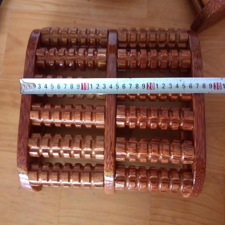 Dụng cụ massage chân gỗ