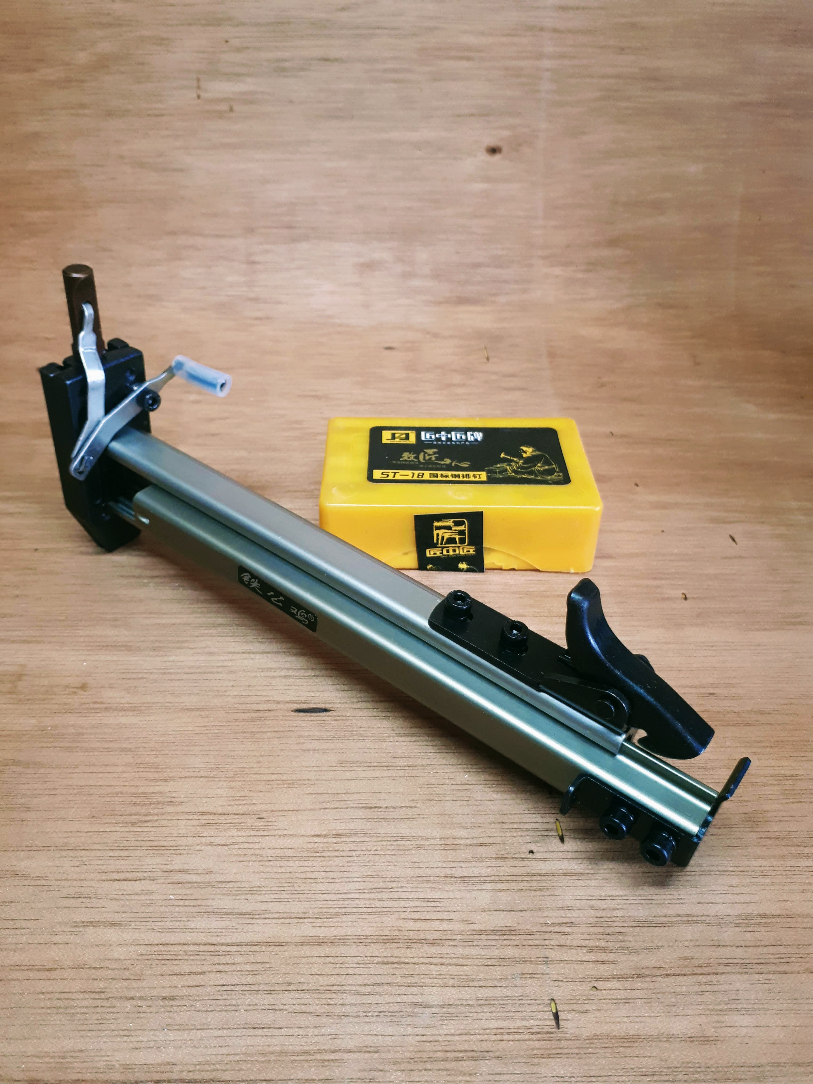 Búa dụng cụ hỗ trợ đóng đinh siêu tốc ST18 (tặng kèm 1 hộp đinh)