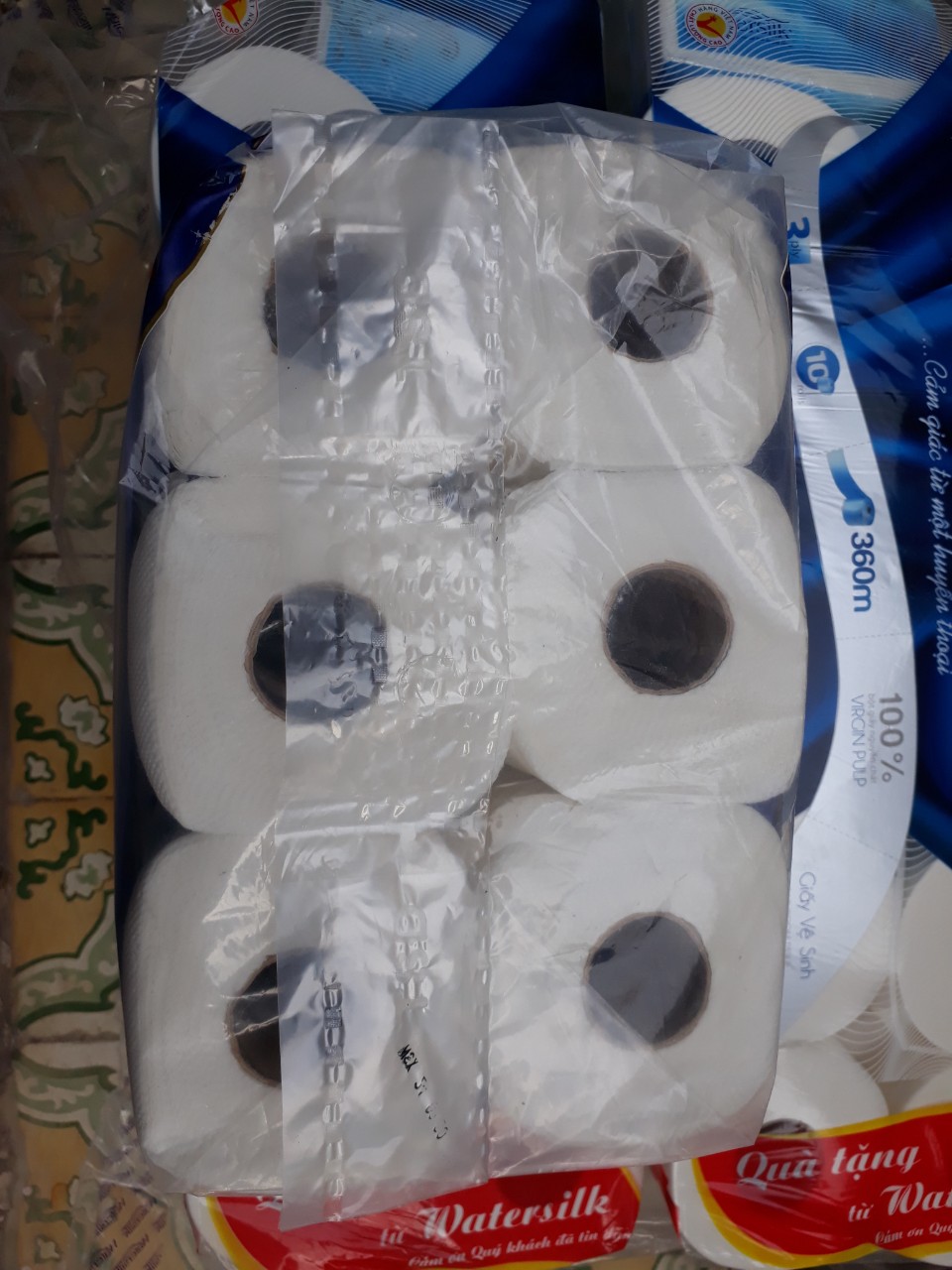 Giấy vệ sinh Watersilk 12 cuộn, mỗi cuộn 2 lớp