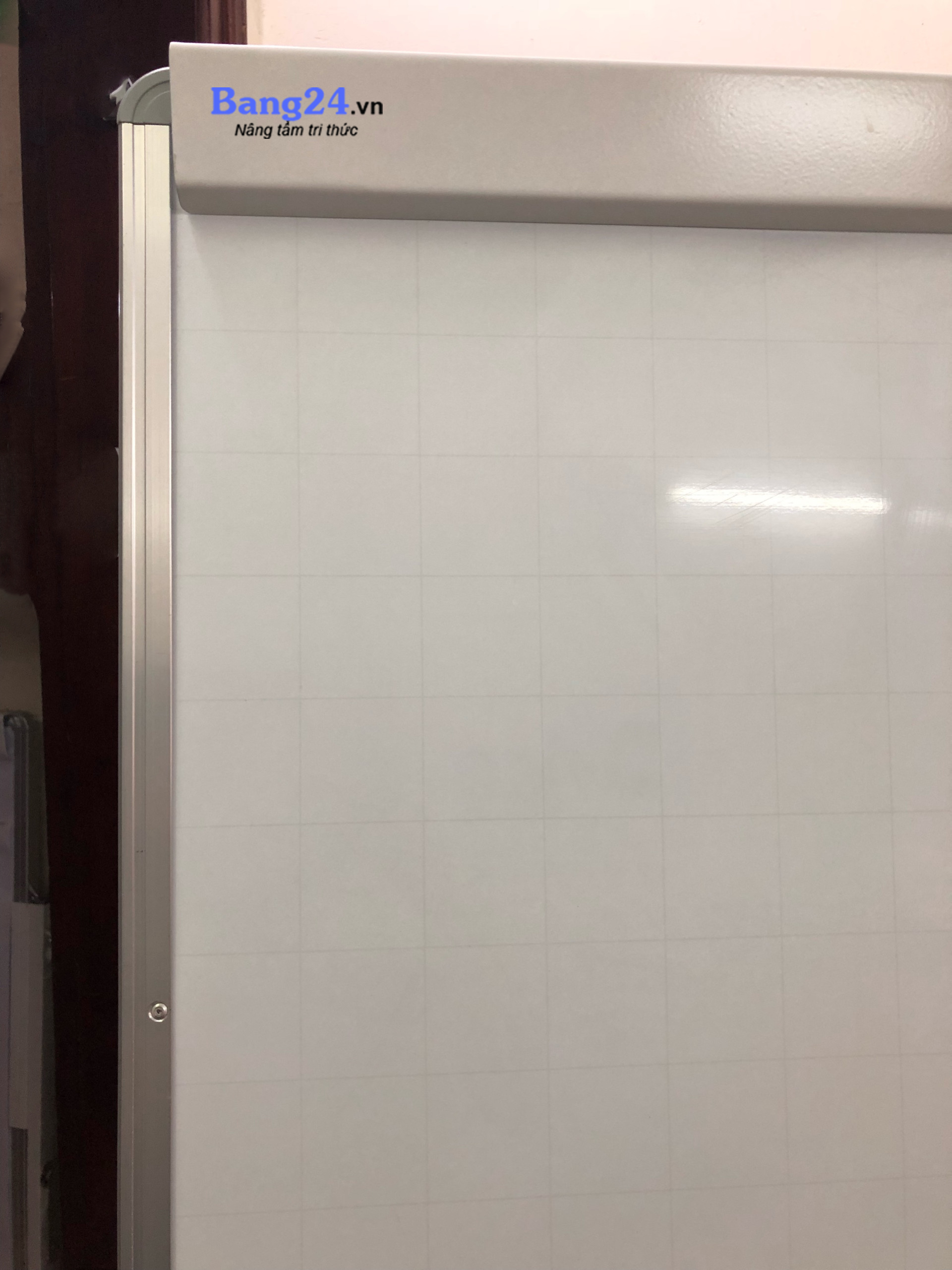 Bảng Flipchart Chân Gấp - White Board; KT: 0,6x1,0m (Tặng kèm 1 khay để bút, 1 bút dạ, 1 xóa bảng, 6 viên nam châm và 10 tờ giấy A1)