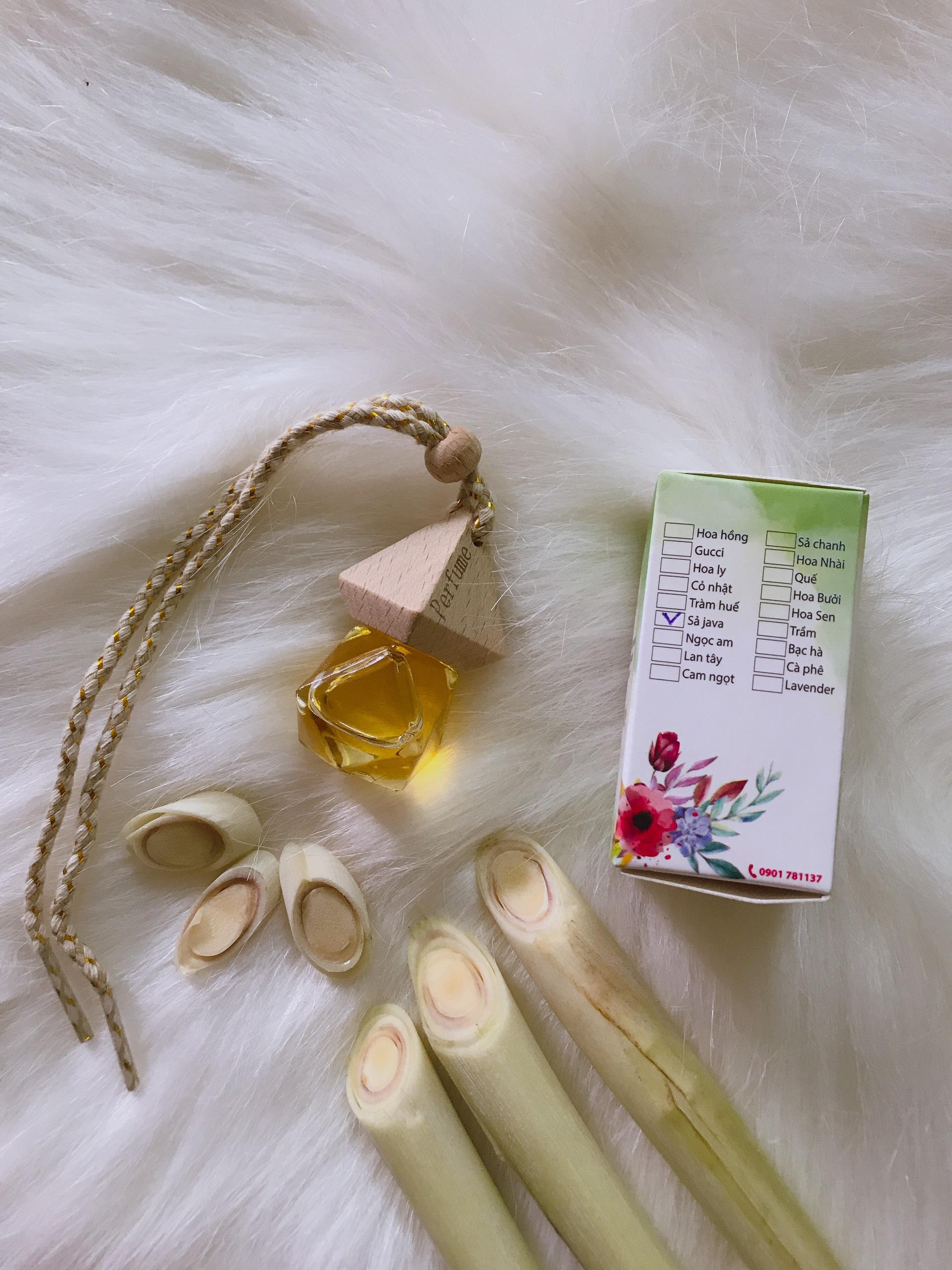 Aromatic Essential Oil for Room Scenting with Lemongrass Scent, Repels Mosquitoes and Insects, 10ml.