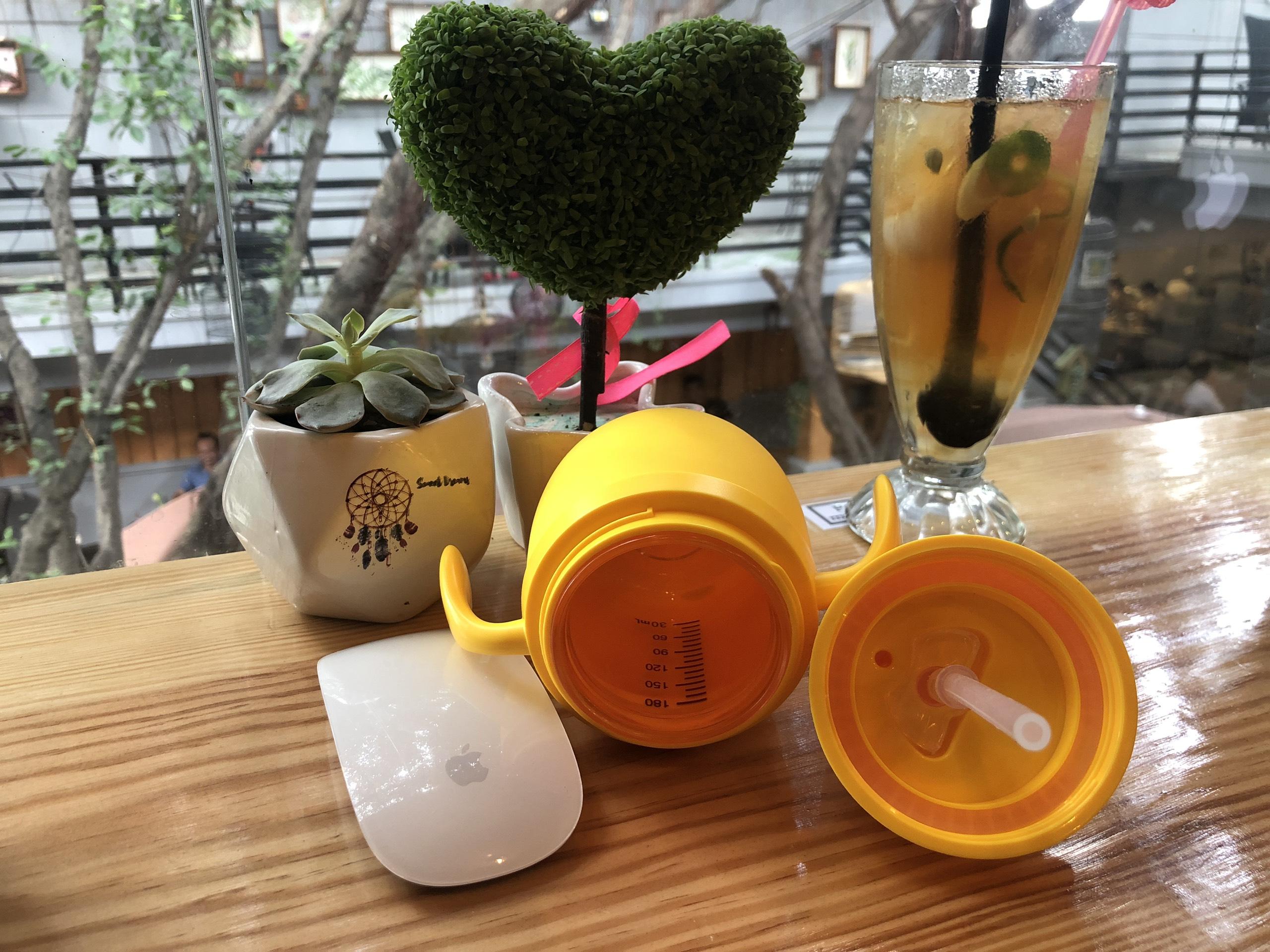 Bình uống nước trẻ em siêu dễ thương